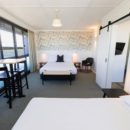 The Mid Pacific Motel Порт Макари Екстериор снимка